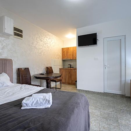 Apartments R&M ติวัต ภายนอก รูปภาพ