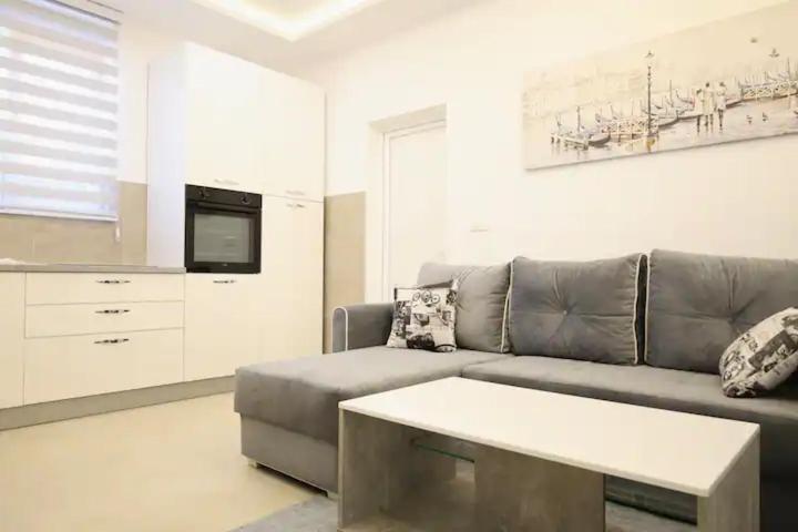 Apartments R&M ติวัต ภายนอก รูปภาพ