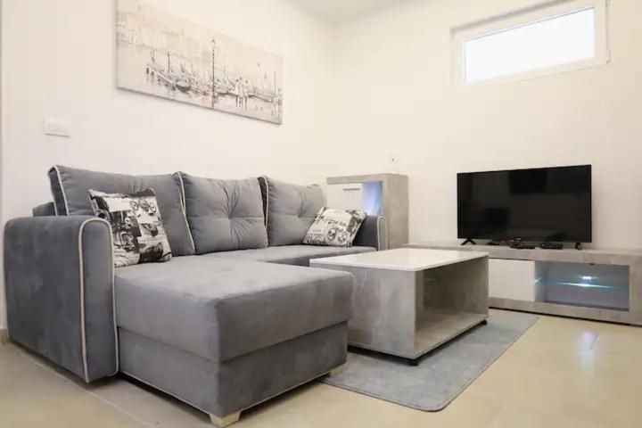 Apartments R&M ติวัต ภายนอก รูปภาพ