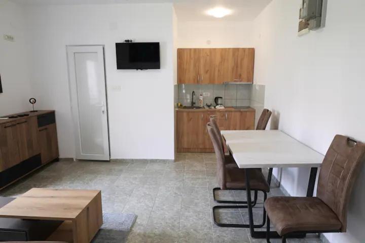 Apartments R&M ติวัต ภายนอก รูปภาพ