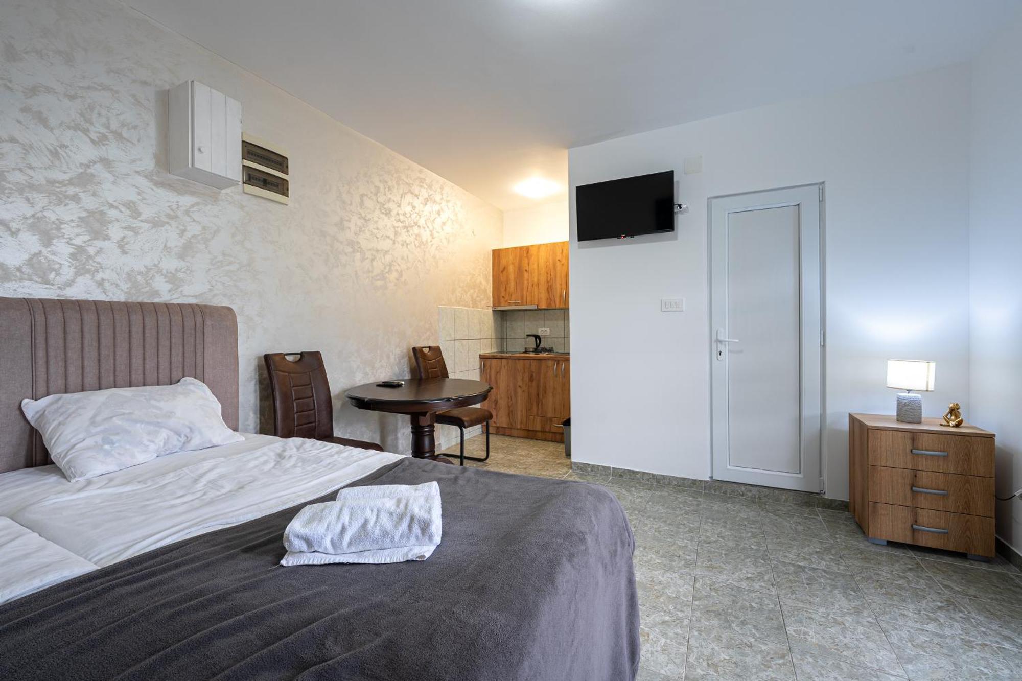Apartments R&M ติวัต ภายนอก รูปภาพ