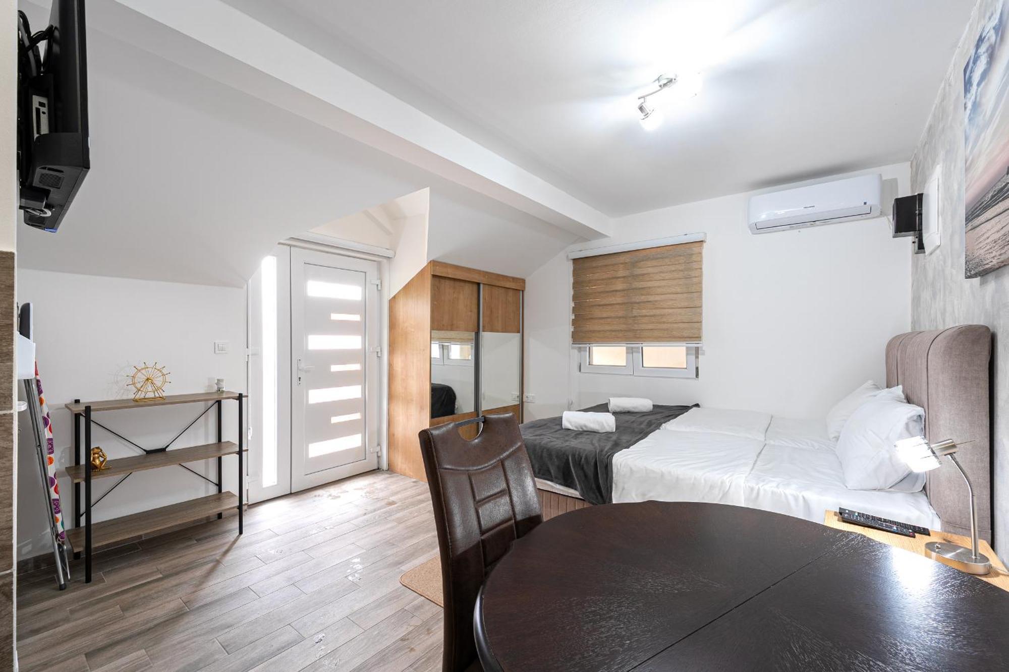 Apartments R&M ติวัต ภายนอก รูปภาพ